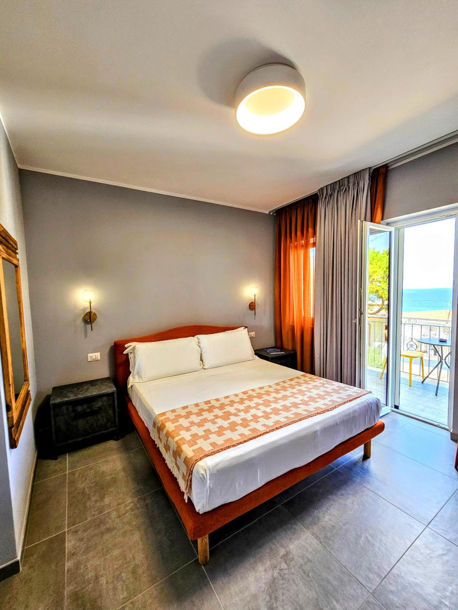 A Casa Di Alessandra - Rooms Castellabate Exterior photo
