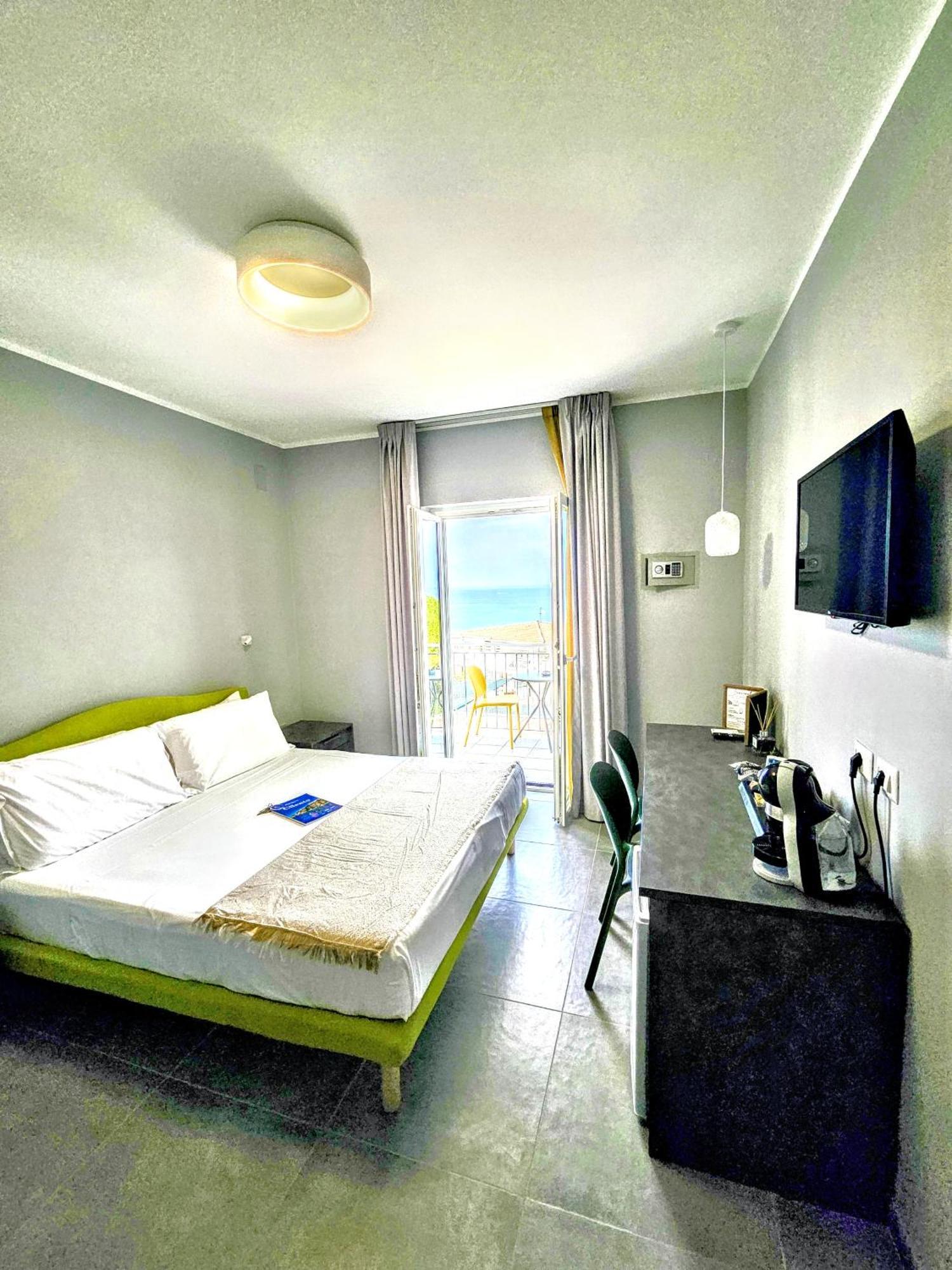 A Casa Di Alessandra - Rooms Castellabate Exterior photo